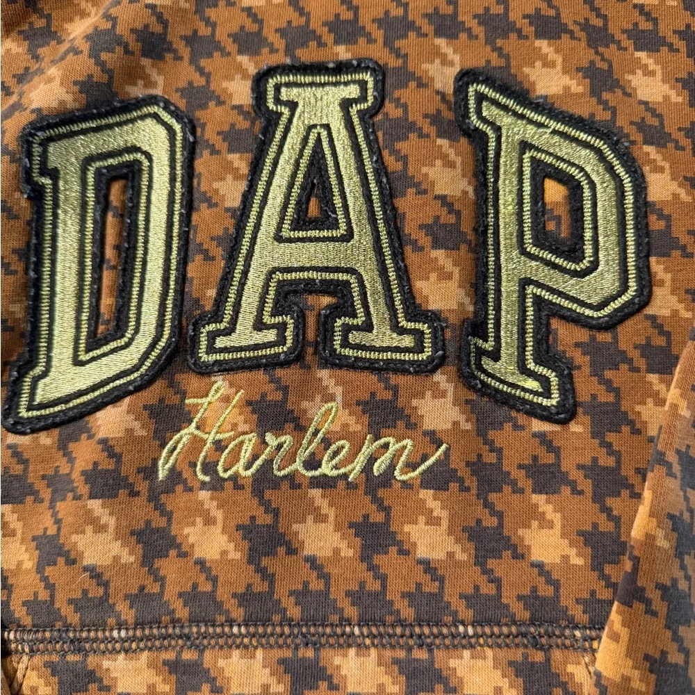 GAP Kids Hooded Sweatshirt in Orange and Brown Houndstooth. Gently Used